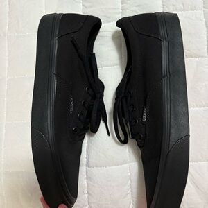 WMNS 8.5 VANS Doheny All Black Sneakers